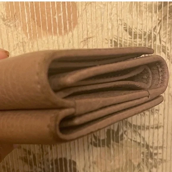 Gucci Taupe Pebbled Leather Tri-Fold Wallet with Gold GG - Picture 6 of 11